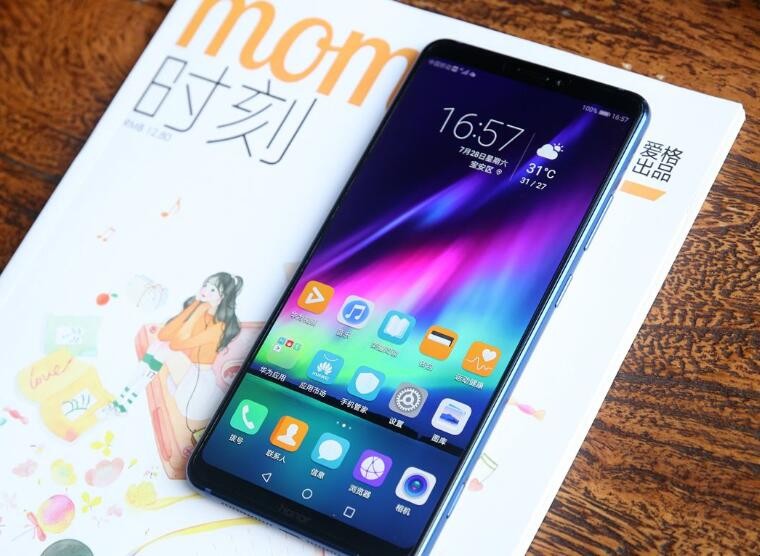 手机屏幕会自己乱动是怎么回事