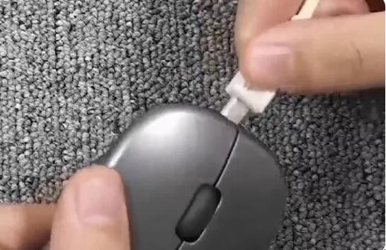 无线鼠标怎么充电