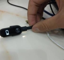 小米手环怎么充电